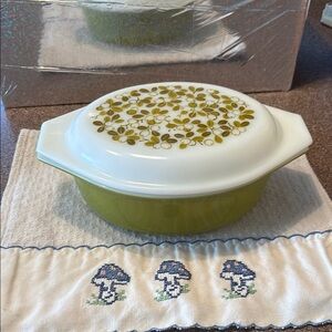 Pyrex vintage  Casserole Dish